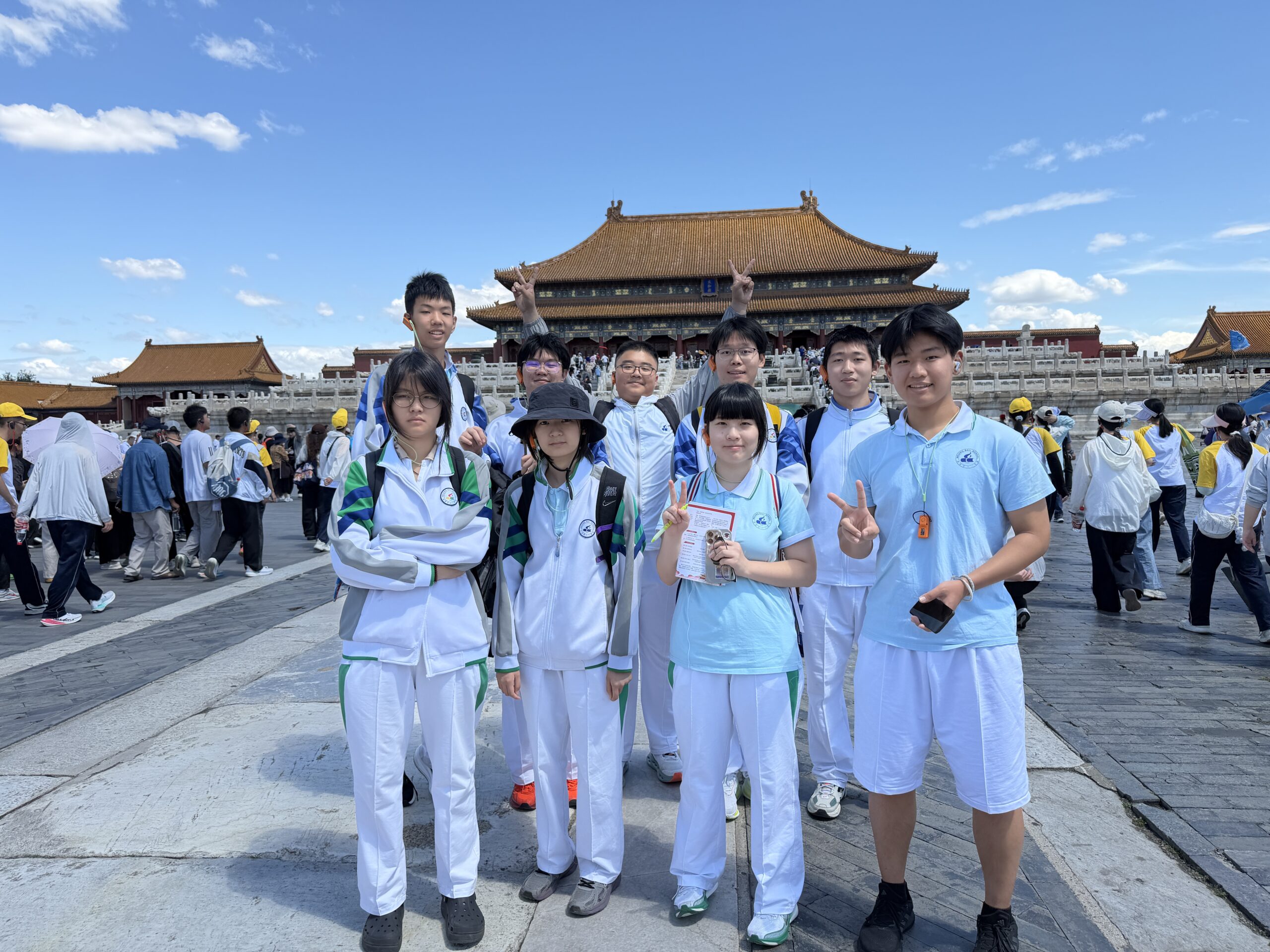 Classical society Students visiting Forbidden City